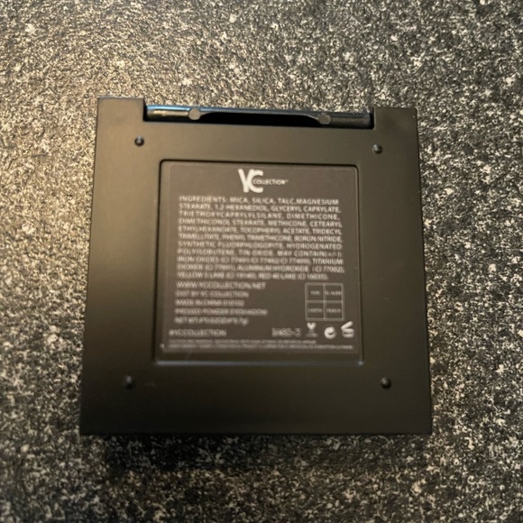 Glamglow Supermud, Fluid nail polish, VC Collection quad eyeshadow palette - Picture 5 of 9